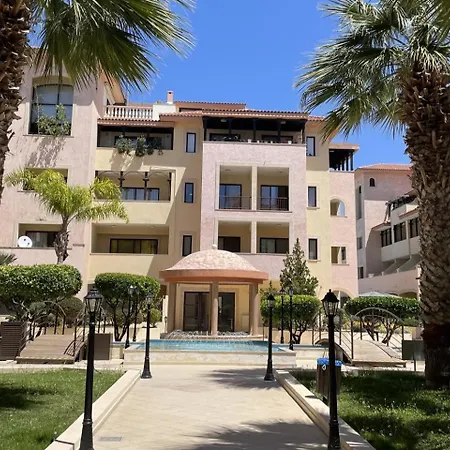 2 Bed Townhouse Sleeps 4 - Pool - Patio & Balcony