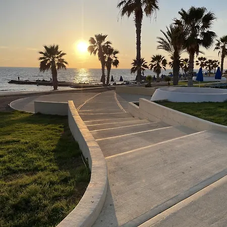 2 Bed Townhouse Sleeps 4 - Pool - Patio & Balcony Appartamento *