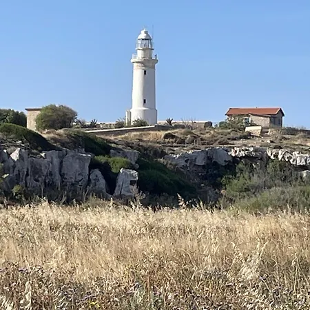 2 Bed Townhouse Sleeps 4 - Pool - Patio & Balcony Appartamento Paphos