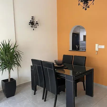 Apartment Townhouse With Pool 5 Minute Walk To