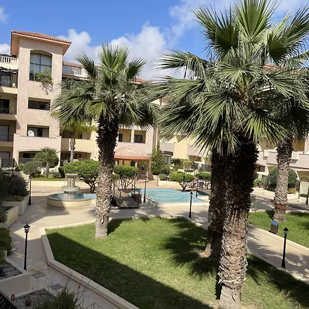 Townhouse With Pool 5 Minute Walk To * Paphos