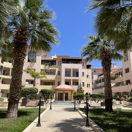 Apartment Townhouse With Pool 5 Minute Walk To
