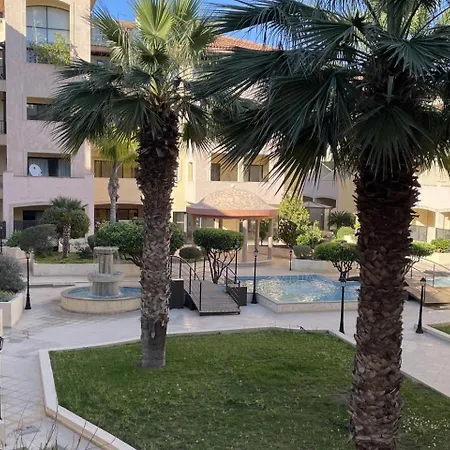 2 Bed Townhouse Sleeps 4 - Pool - Patio & Balcony