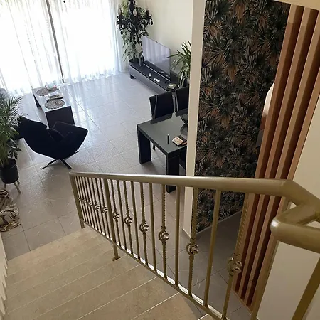 Townhouse With Pool 5 Minute Walk To Apartmán *