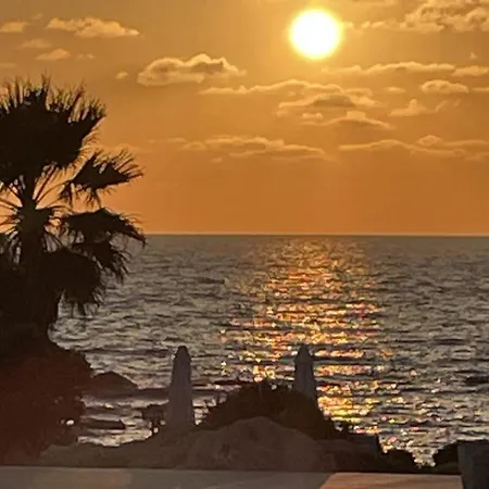 2 Bed Townhouse Sleeps 4 - Pool - Patio & Balcony Daire