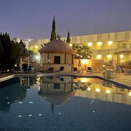 2 Bed Townhouse Sleeps 4 - Pool - Patio & Balcony Apartmán