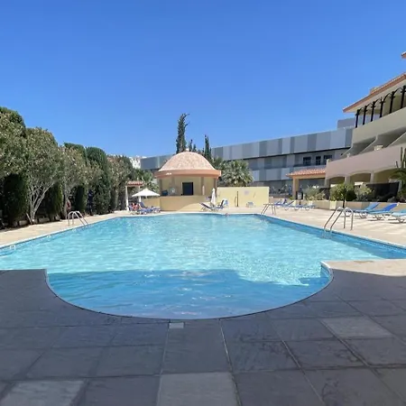Апартаменты 2 Bed Townhouse Sleeps 4 - Pool - Patio & Balcony Пафос
