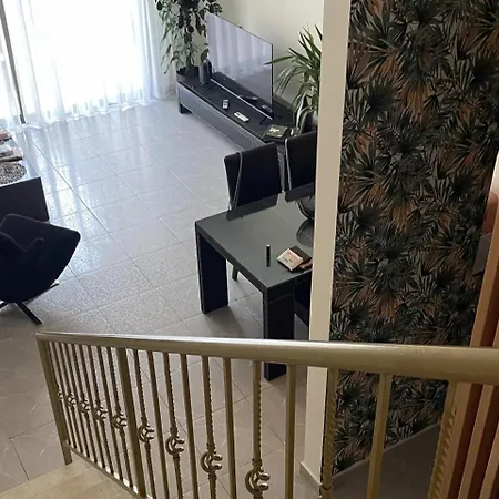 Daire 2 Bed Townhouse Sleeps 4 - Pool - Patio & Balcony *