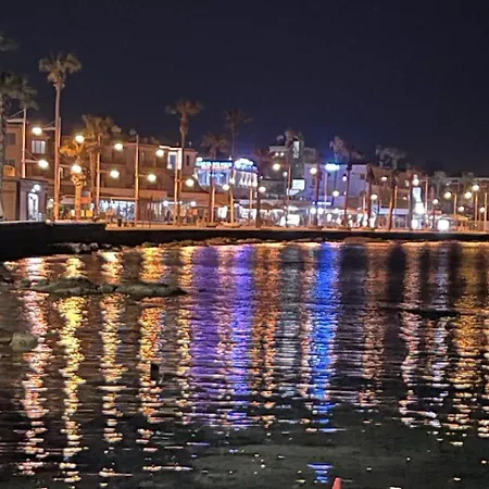 2 Bed Townhouse Sleeps 4 - Pool - Patio & Balcony Daire *