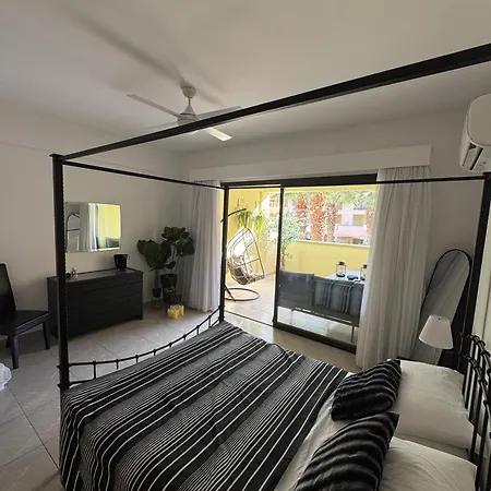 Апартаменты 2 Bed Townhouse Sleeps 4 - Pool - Patio & Balcony