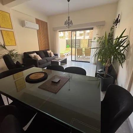 2 Bed Townhouse Sleeps 4 - Pool - Patio & Balcony